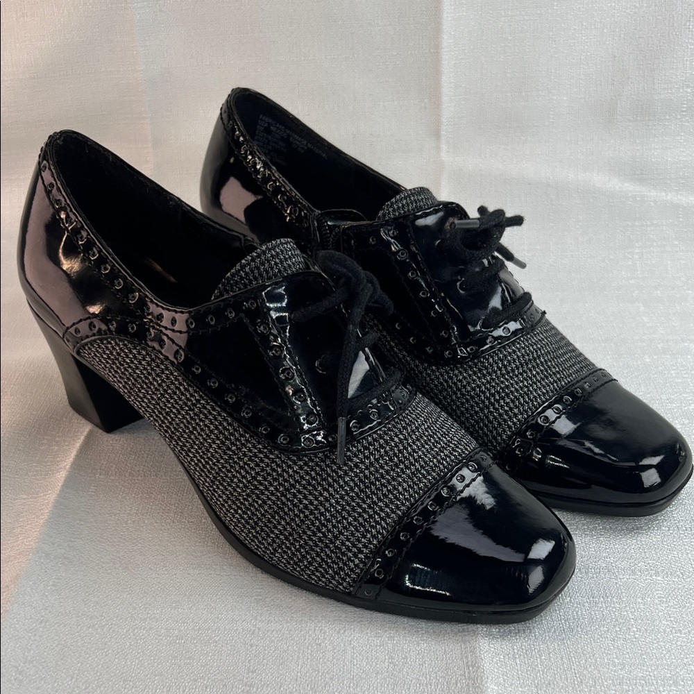 Covington, canvas and patent leather stylish heels - Picture 2 of 9